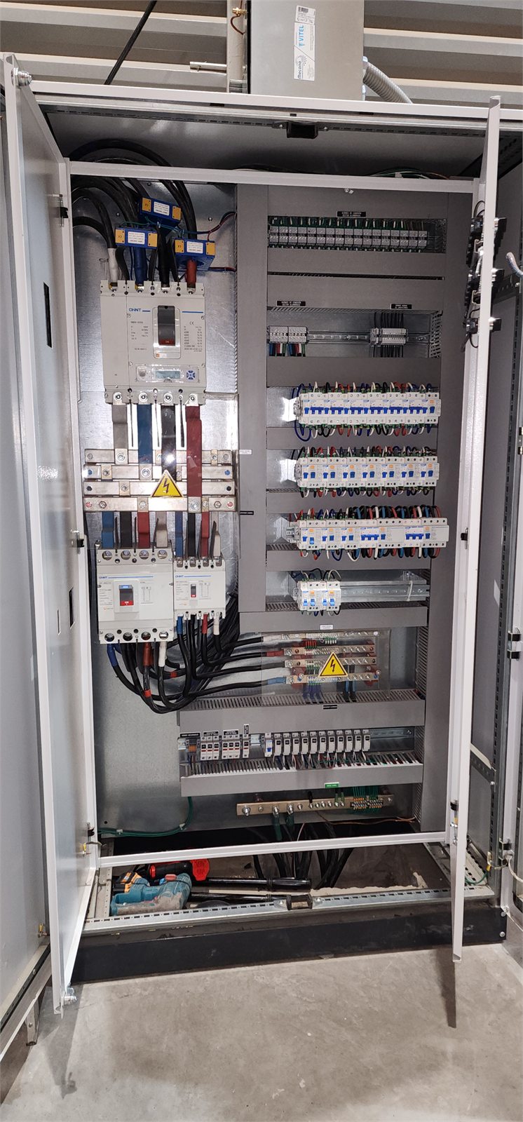 Tablero eléctrico revisado en proyecto APP4 Bodega