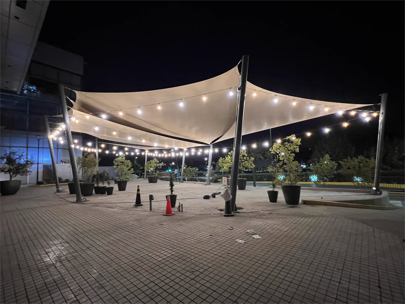 Esplanade Costanera Center during electrical intervention