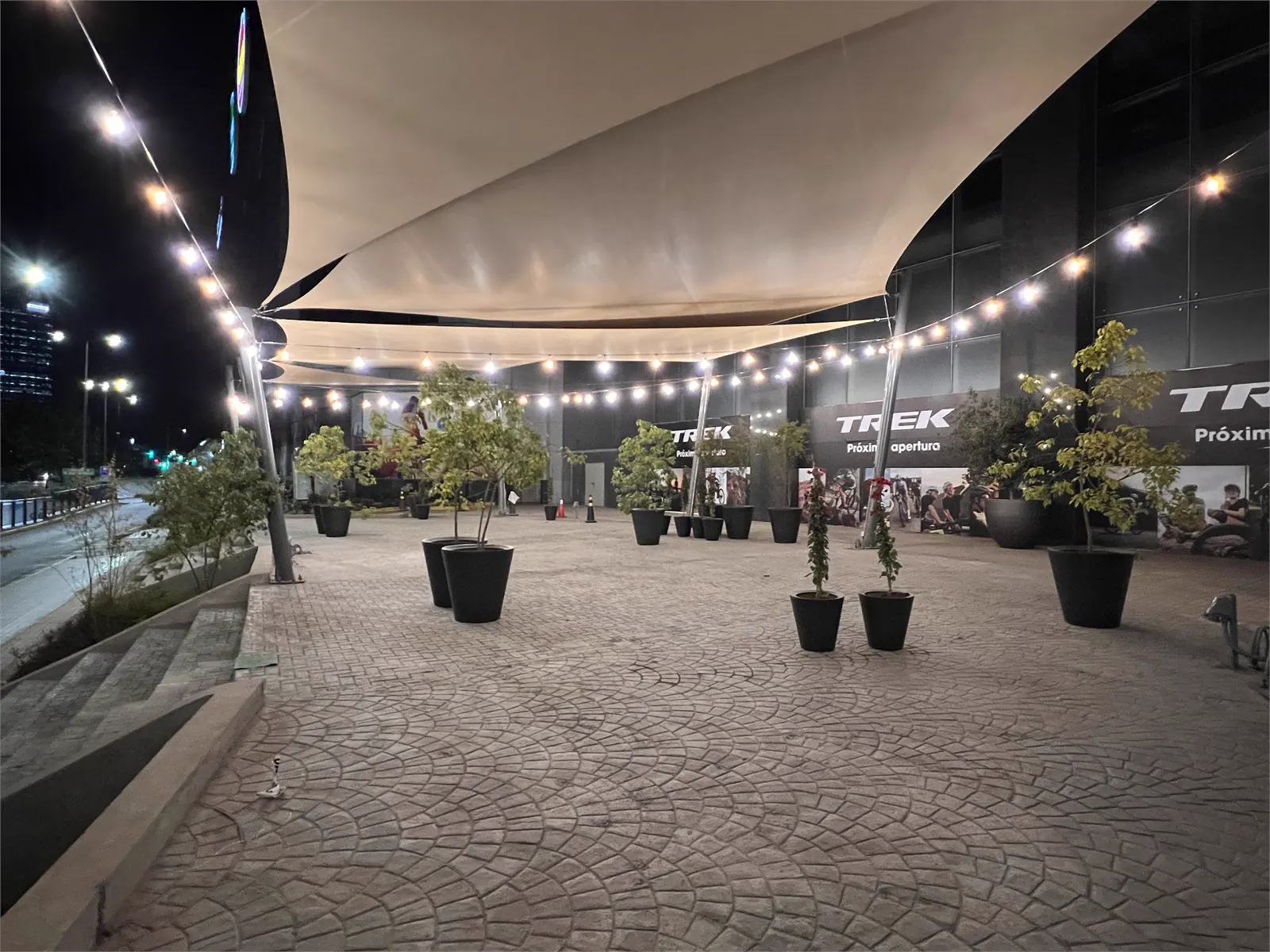 Commercial infrastructure of Explanada Costanera Center