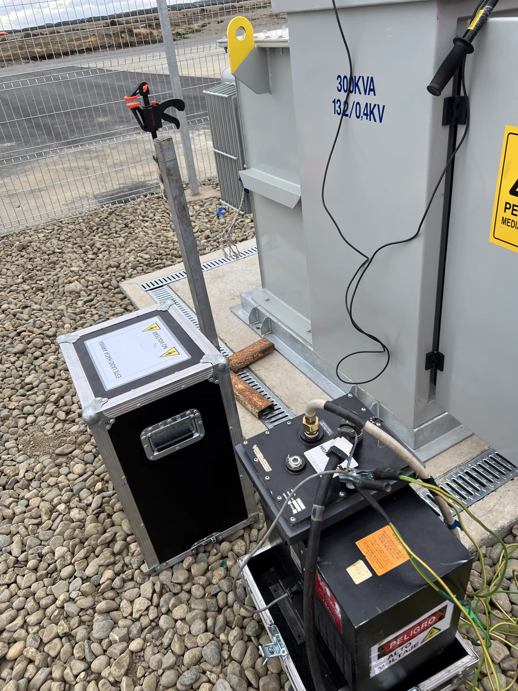 Technical image 01 of the Electrical Maintenance service for Industrial and Commercial Networks