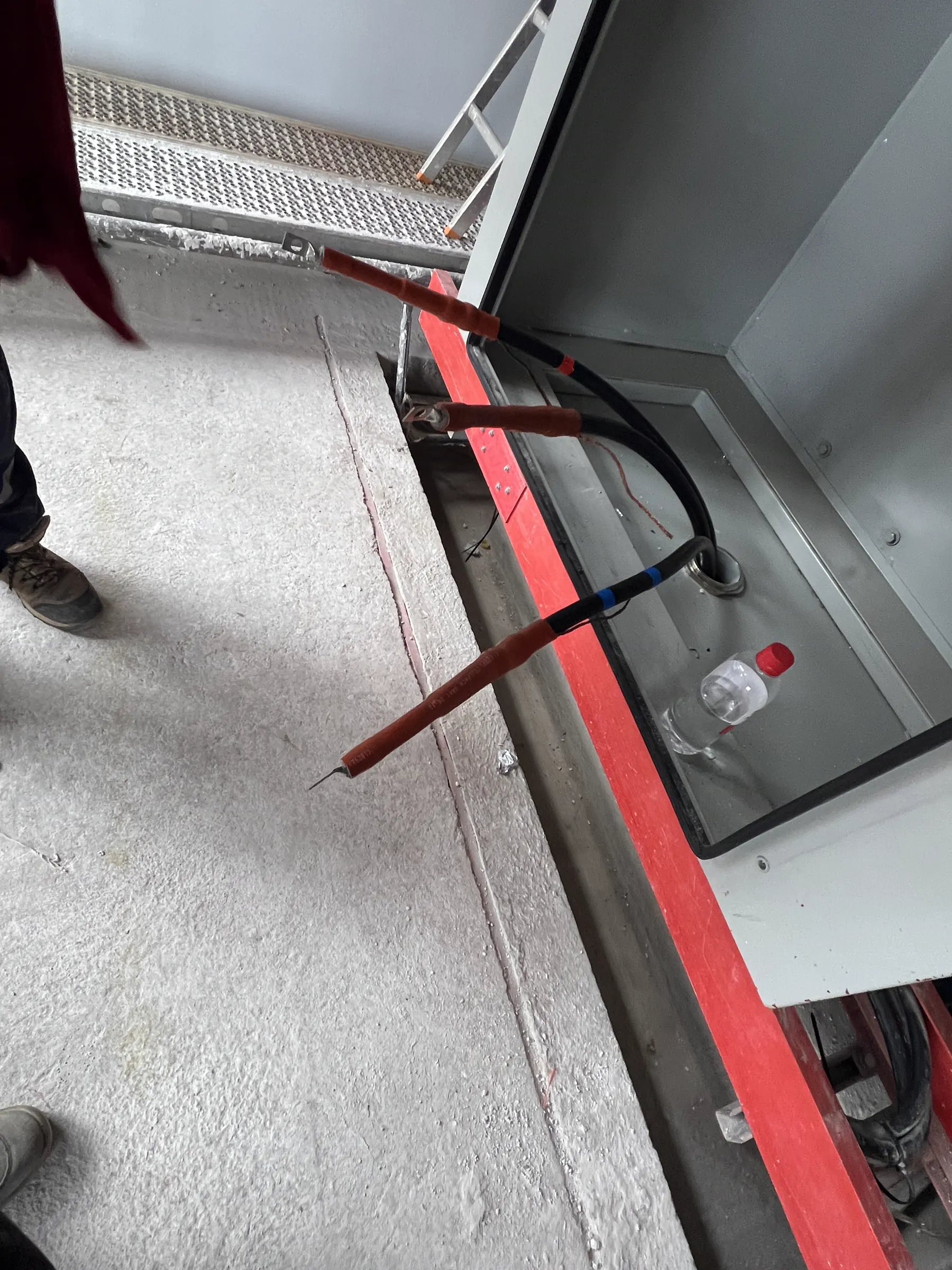 Technical image 04 of the Electrical Maintenance service for Industrial and Commercial Networks