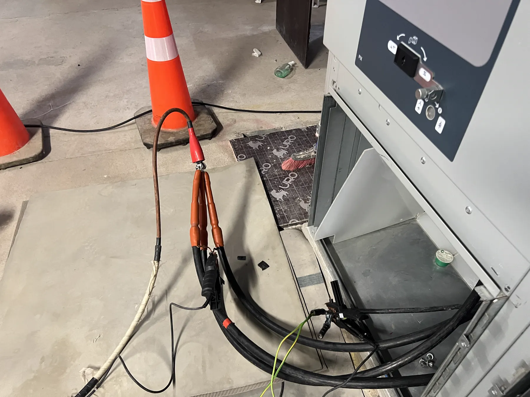 Technical image 14 of the Electrical Maintenance service for Industrial and Commercial Networks